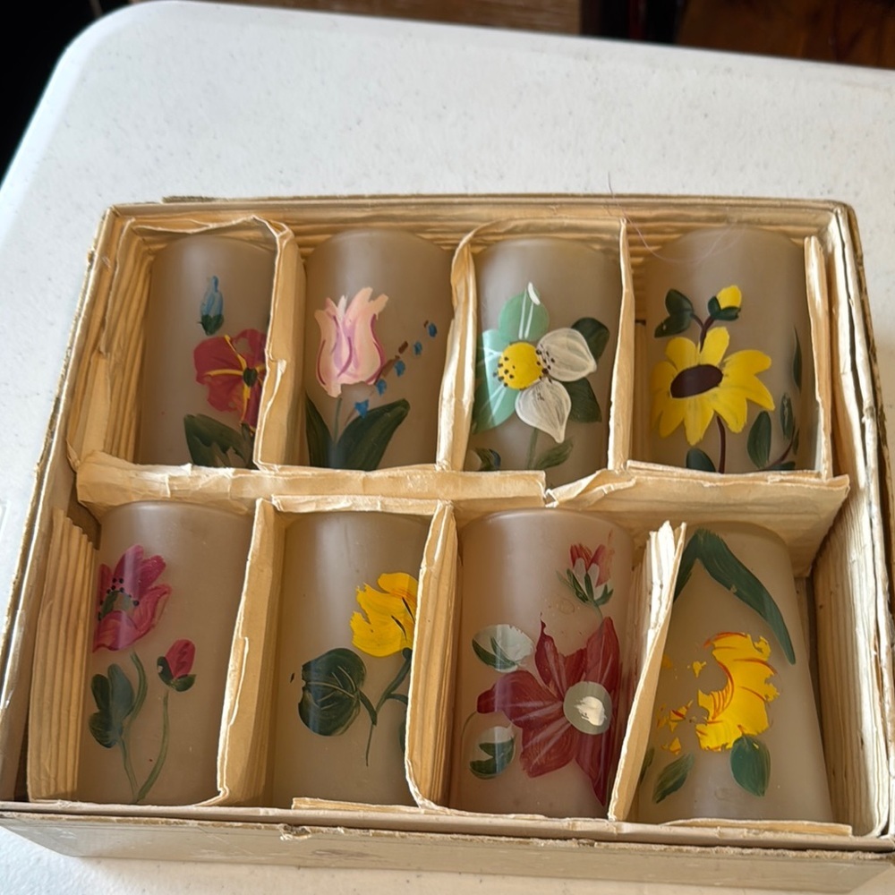 VINTAGE FROSTED GLASSWARE SET LILY COMPANY HANDPAINTED Hand-Painted Floral